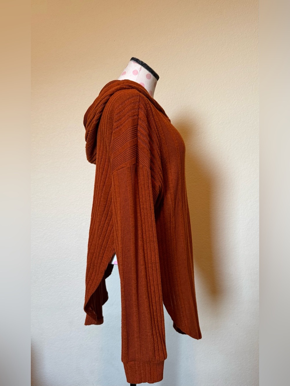 Rust Ribbed V-Neck Hooded Sweater - Picture 4 of 5